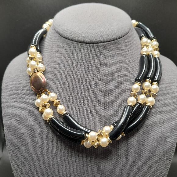Vintage Black Lucite Bead Necklace, Faux Pearls, 3 Strands, Box Clasp - Picture 3 of 10